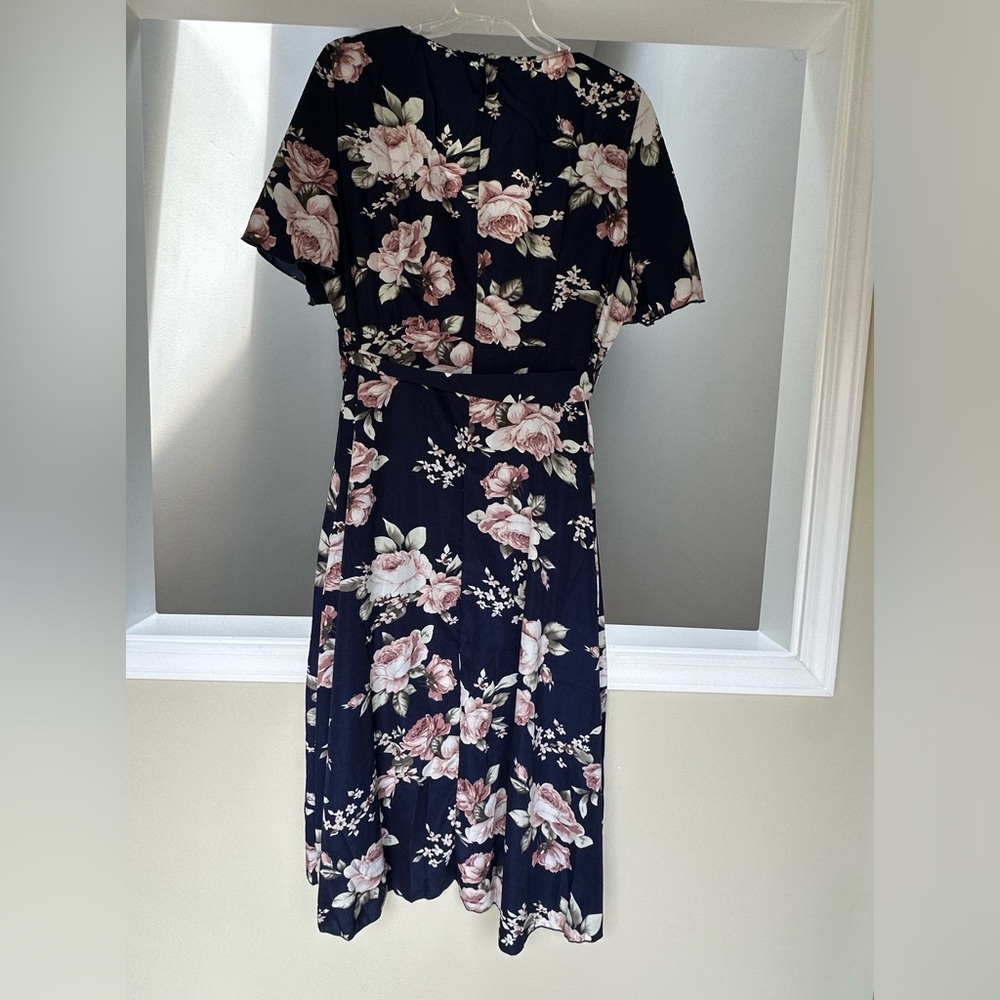 Navy blue floral faux wrap dress (fits like 3XL) - Picture 3 of 6